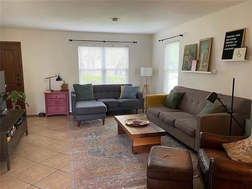 4 bed, 3.5 bath, 1742 sqft, $2,400 — Photo 3
