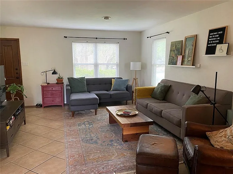 3201 Canter Ln — Photo 3
