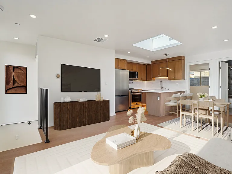 6162 3/4 6160 Oak Crest Way — Photo 3