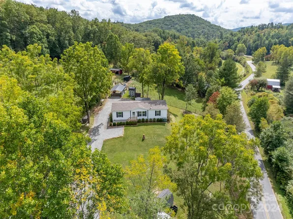 3263 Macedonia Church Rd, Lake Toxaway, NC 28747