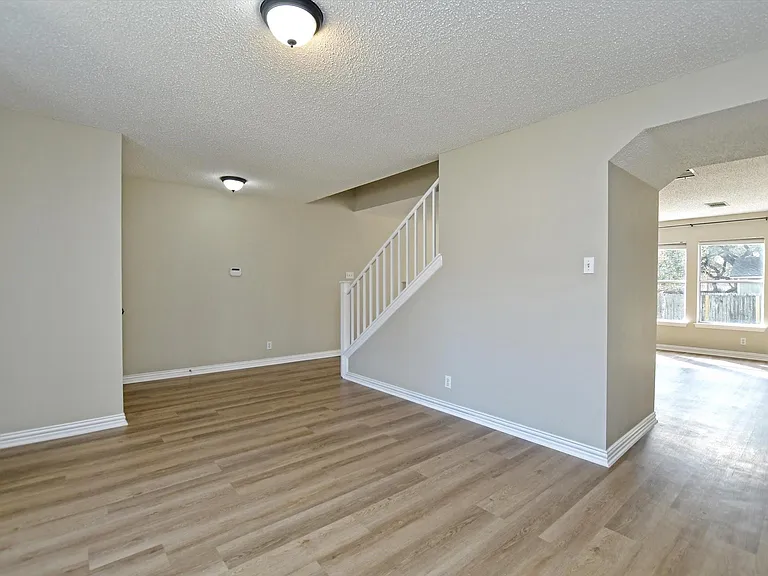 1307 Chalk Ln — Photo 7