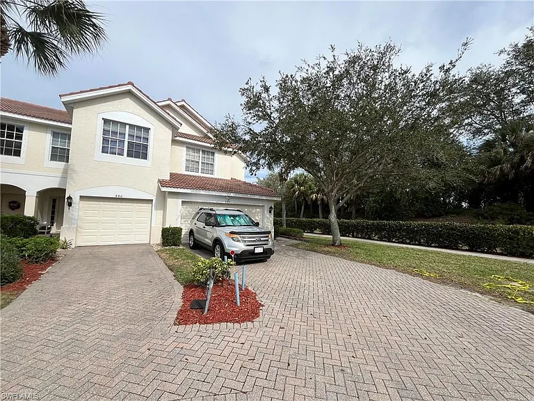 884 Hampton Cir #159 — Photo 1
