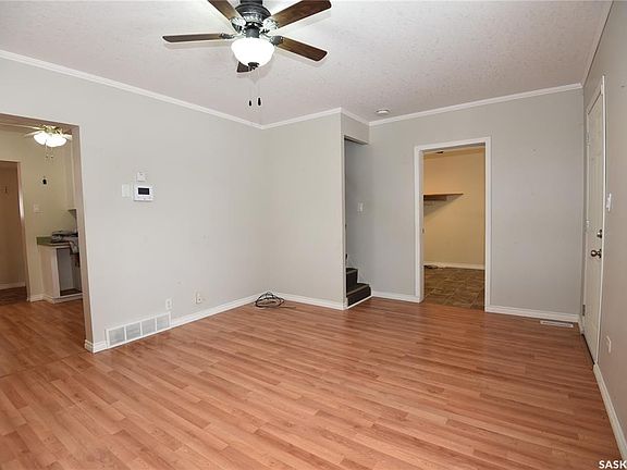 4th image of 302 Main STREET