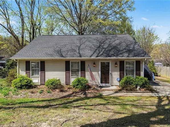 4724 Pennoak Rd, Greensboro, NC 27407