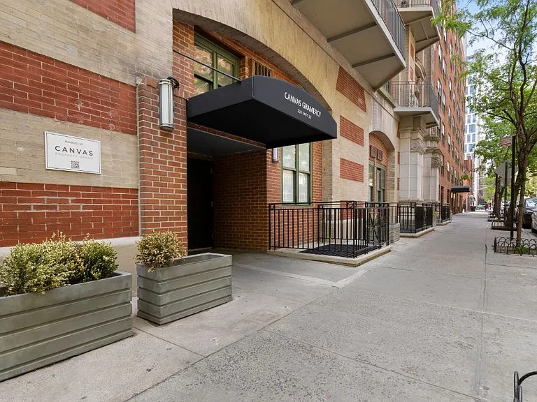 220 E 22nd St #6S — Photo 9