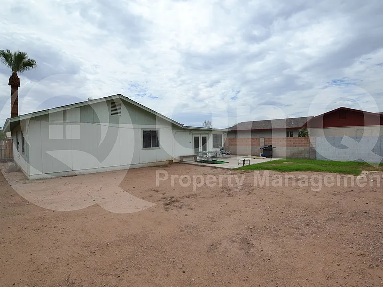 2522 E Don Carlos Ave — Photo 24
