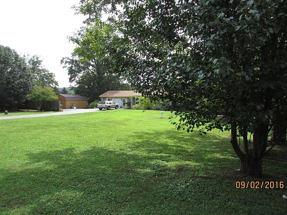 2nd image of 418 Highland View Dr