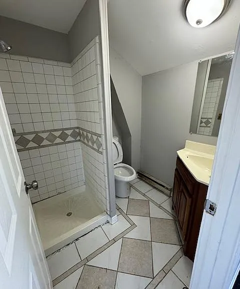 724 Broad St #A — Photo 8