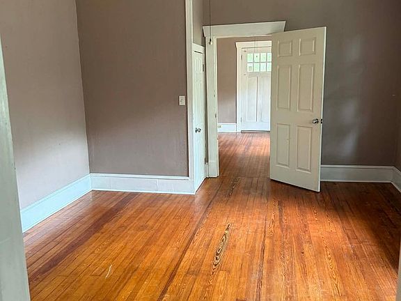4th image of 409 Rutherford St