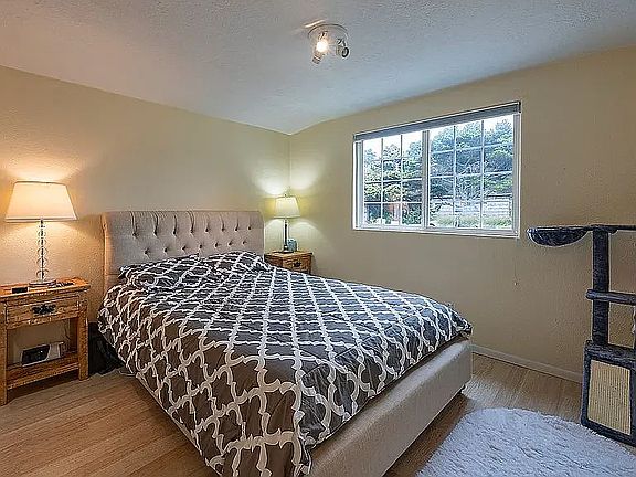 5th image of 328 NW 60th St