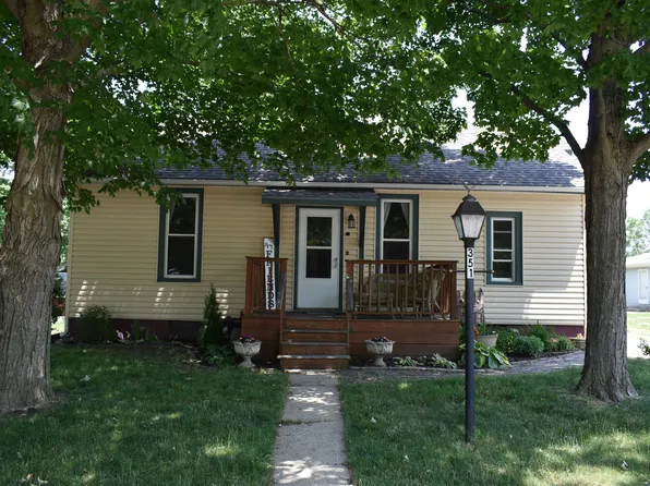 351 N Adams St, El Paso, IL 61738
