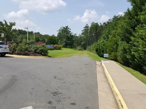 13648 Dumfries Rd, Manassas, VA 20112