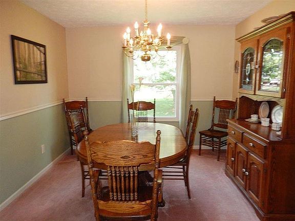 4th image of 9066 Meadow Dr