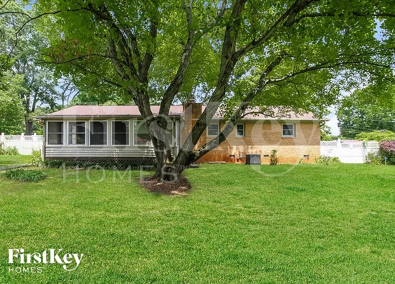 6235 Lynwood Dr NW — Photo 15
