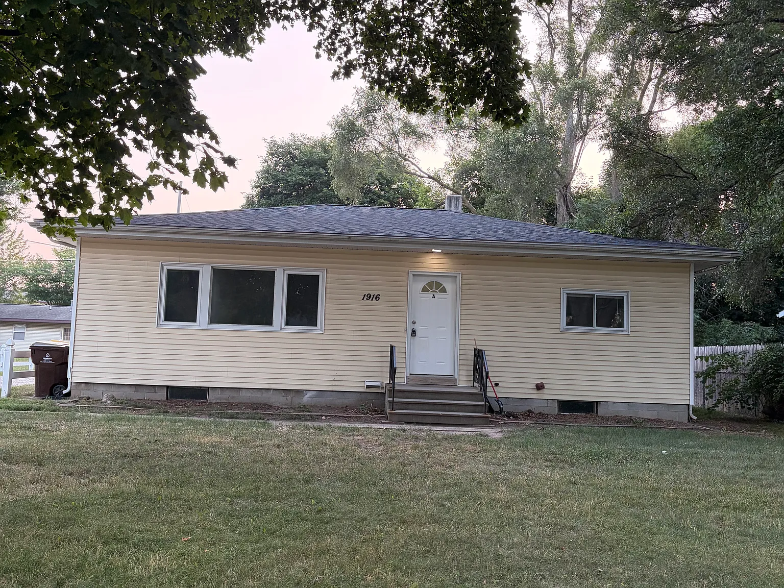 4 bed, 1100 sqft, $1,200 — Photo 1