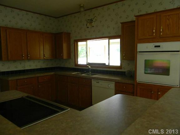 2nd image of 135 Sweetwater Dr