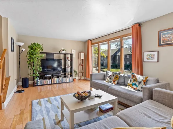 283 Boylston St APT E, Lowell, MA 01852