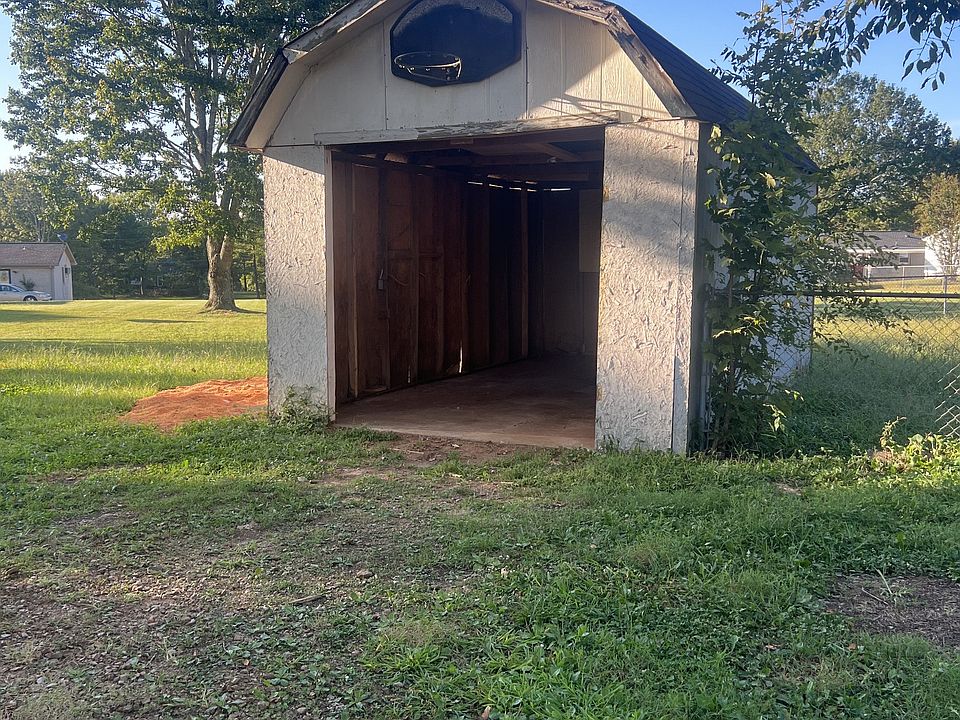 2nd image of 730 River Ranch Rd