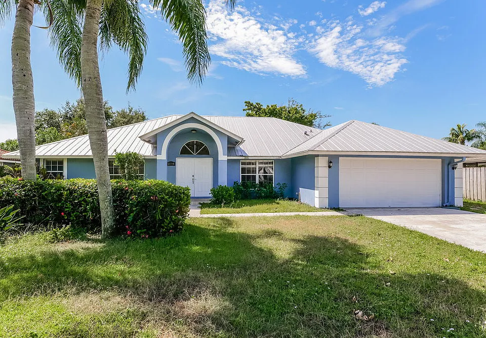 13789 Geranium Pl