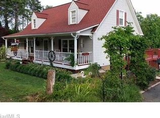 6211 Elkvue Dr, Pfafftown, NC 27040