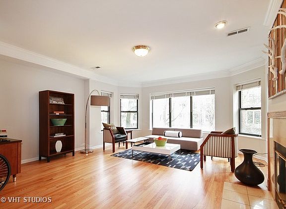 3rd image of 2443 N Burling St #Ut1