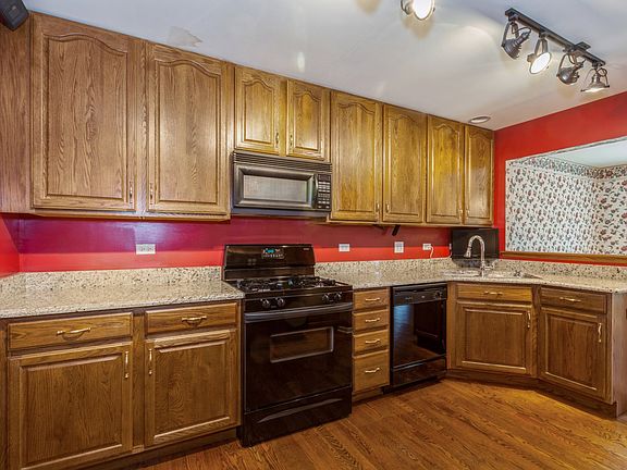 4th image of 2037 Waterford Ln