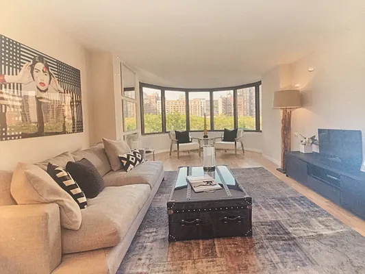 Rented by R New York | media 43