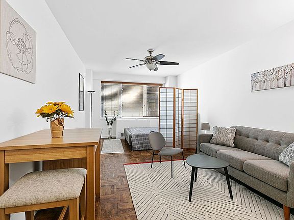 3rd image of 301 E 22nd St APT 10B