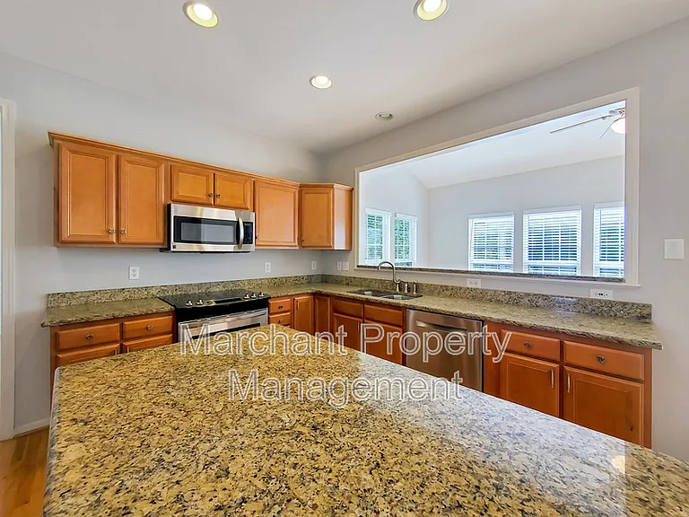 15 Silverthorn Ct — Photo 11