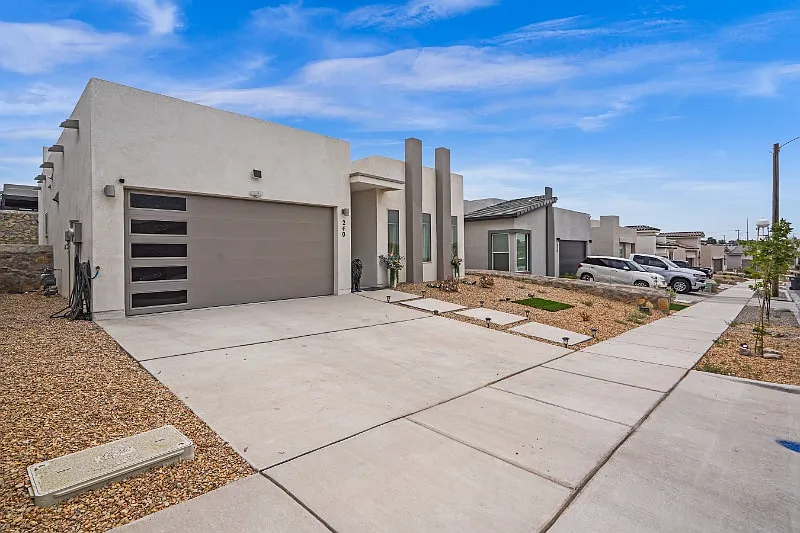 4 bed, 1742 sqft, $2,100 — Photo 2