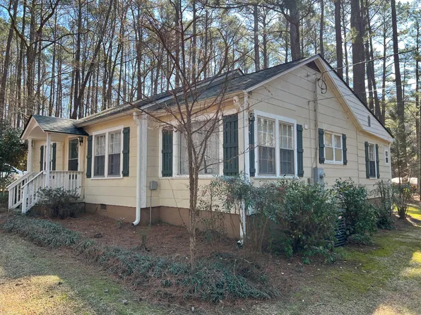 562 Clyde Pearce Rd, Zebulon, NC 27597