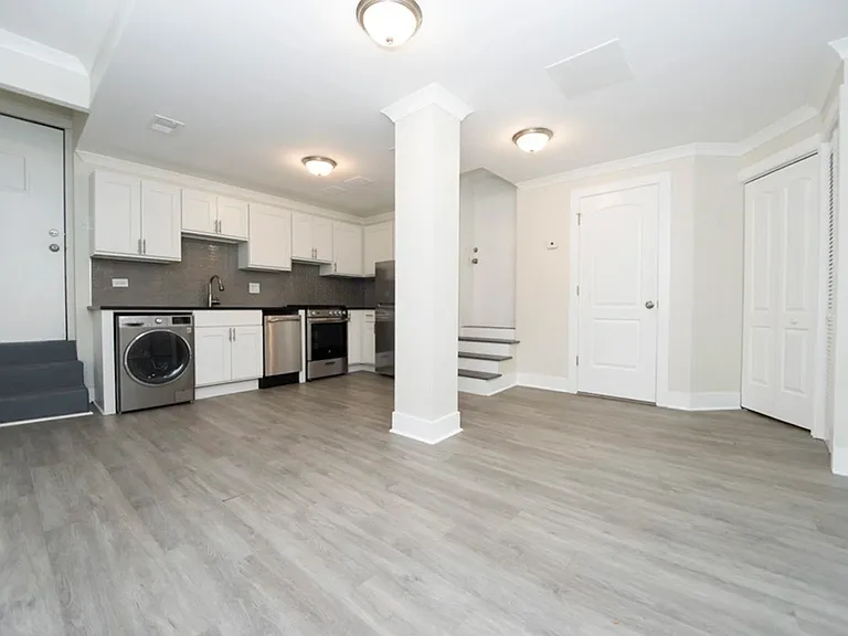 648.5 W Roscoe St #GD — Photo 7