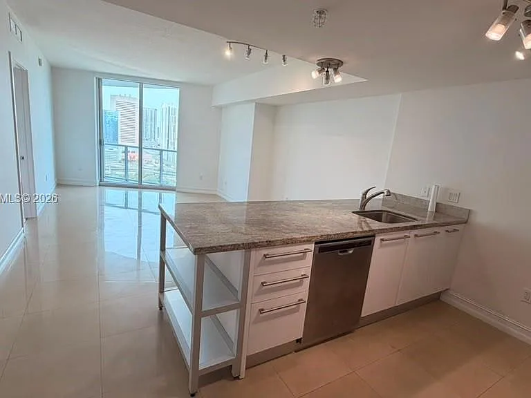 185 SW 7th St #2505 — Photo 2
