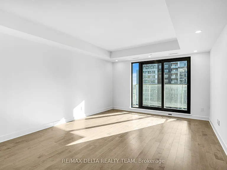 180 George St #2208 — Photo 14