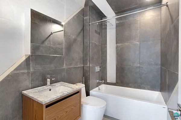 Rented by EXR | media 10