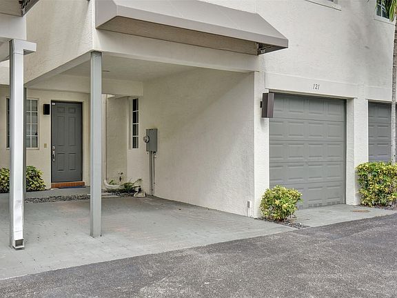 2nd image of 121 SE 7th Avenue #121
