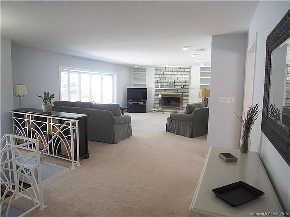 3rd image of 5 Fern Dr