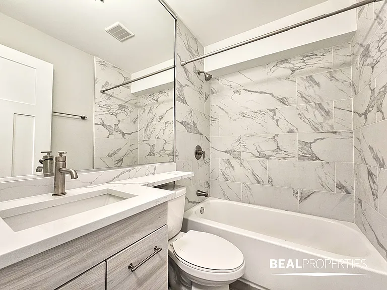 445 W Barry — Photo 120