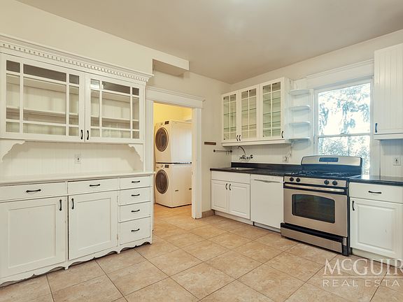 2nd image of 825 Peralta Ave