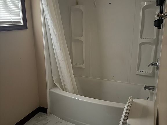 5th image of 118 Leneake St #2