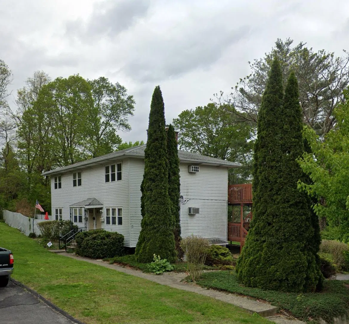 3 bed, 1200 sqft, $2,100 — Photo 1