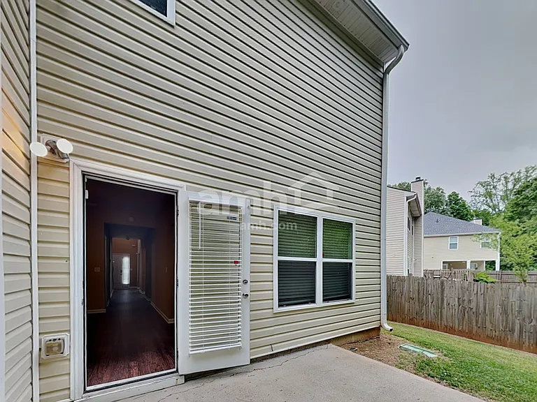4813 Madison Point Cir — Photo 25