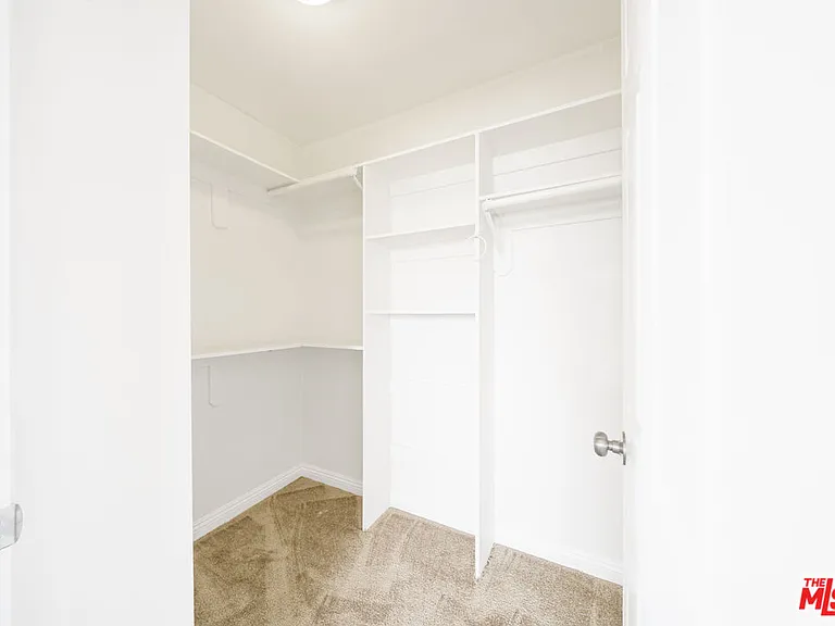 838 E 80th St #838 — Photo 16