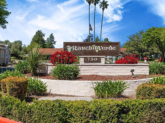 2nd image of 811 Corte Azul