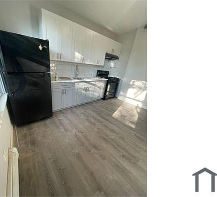 1st image of 49 Chelsea Ave Floor 2