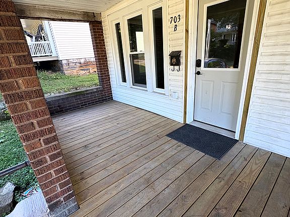 Front Porch/Entrance
