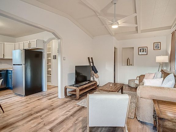 3rd image of 1190 Oak St APT 1