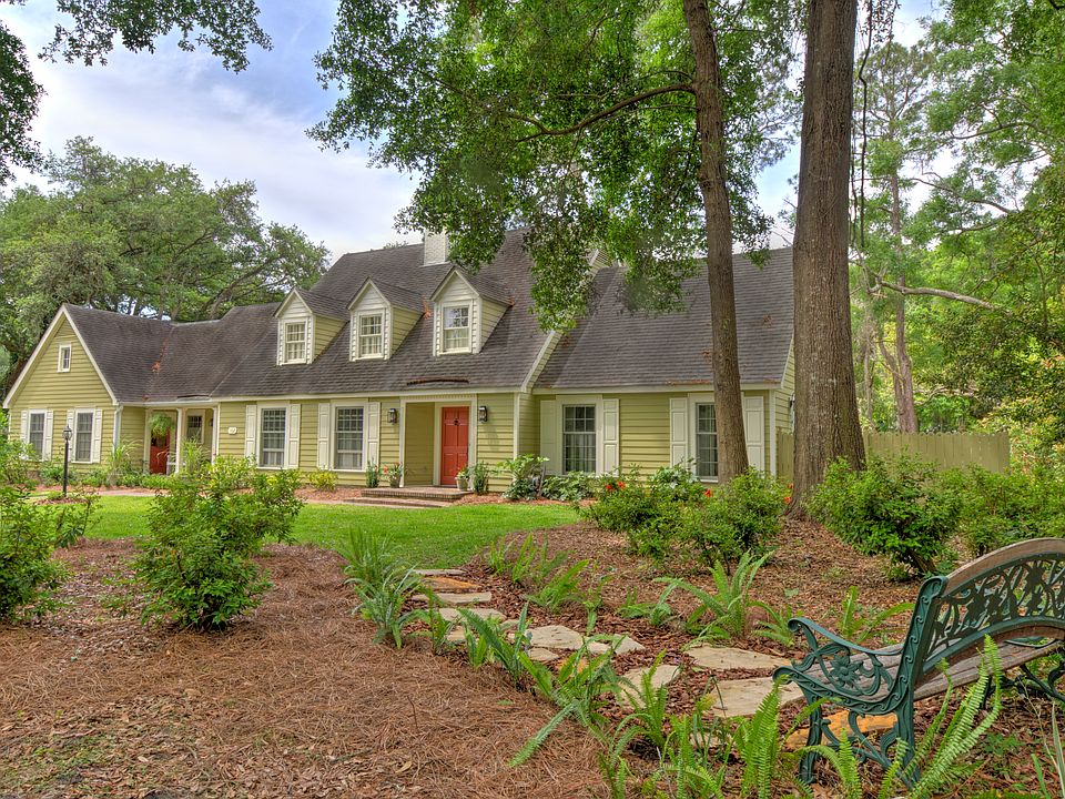 1st image of 102 Great Oak Pl