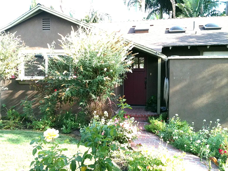 1224 E Commonwealth Ave — Photo 2