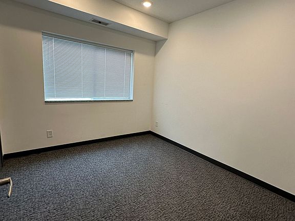 4th image of 1922 Wilson Ave #101